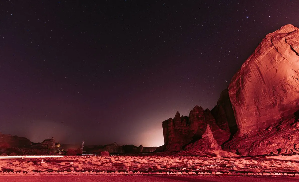 فعاليات مهرجان الممالك القديمة "مساء عكمة" - الصورة من موقع الرسمي  لـ لحظات العلا