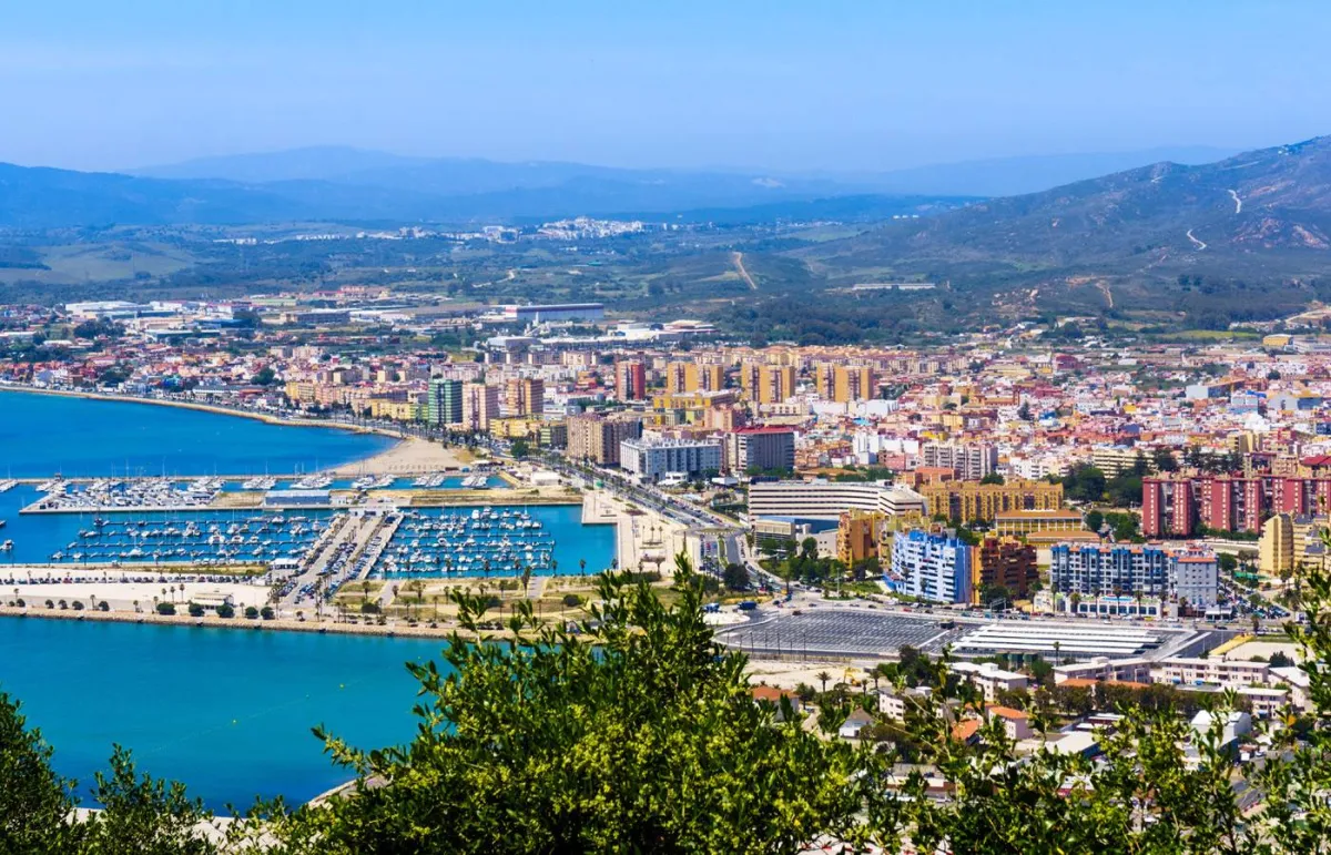 «جبل طارق» بوابة جمال البحر المتوسط