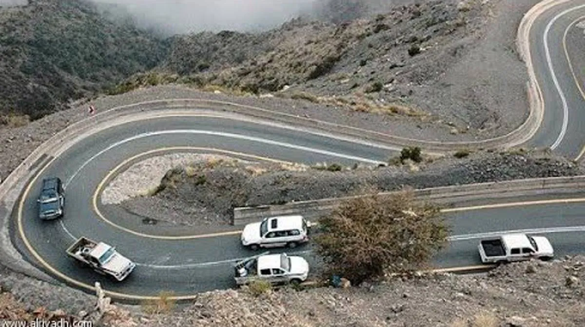 قيادة السيارة على المرتفعات والمنحدرات