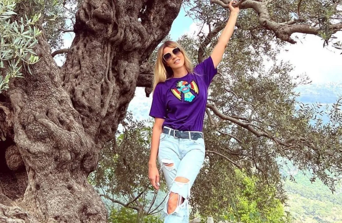 إطلالات بالجينز من كارلا حداد