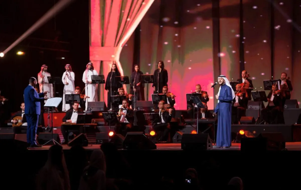 عايض لأول مرة على مسرح محمد عبده أرينا -الصور من حساب روتانا لايف على الانستجرام 