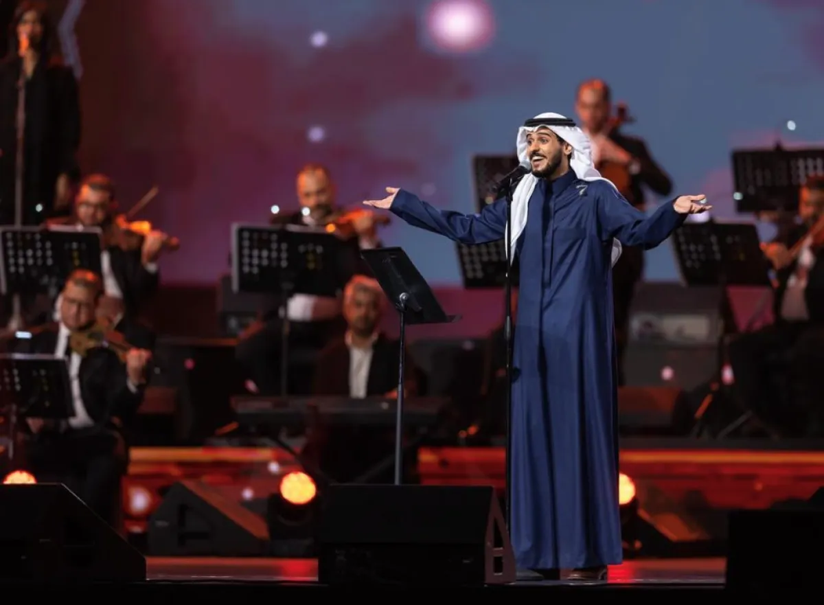 عايض لأول مرة على مسرح محمد عبده أرينا -الصور من حساب روتانا لايف على الانستجرام 