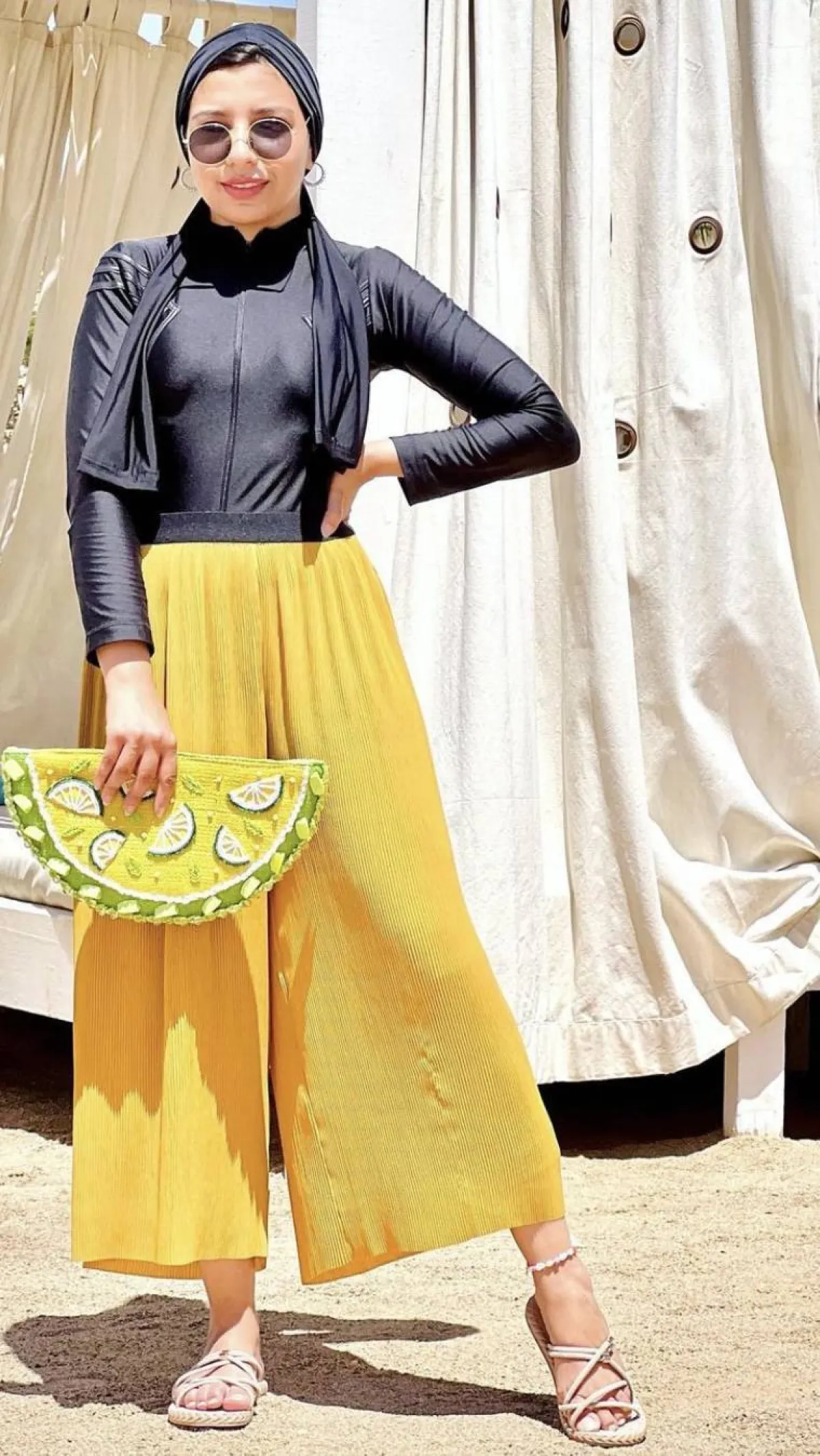 سارة ثروت باطلالة الشاطئ