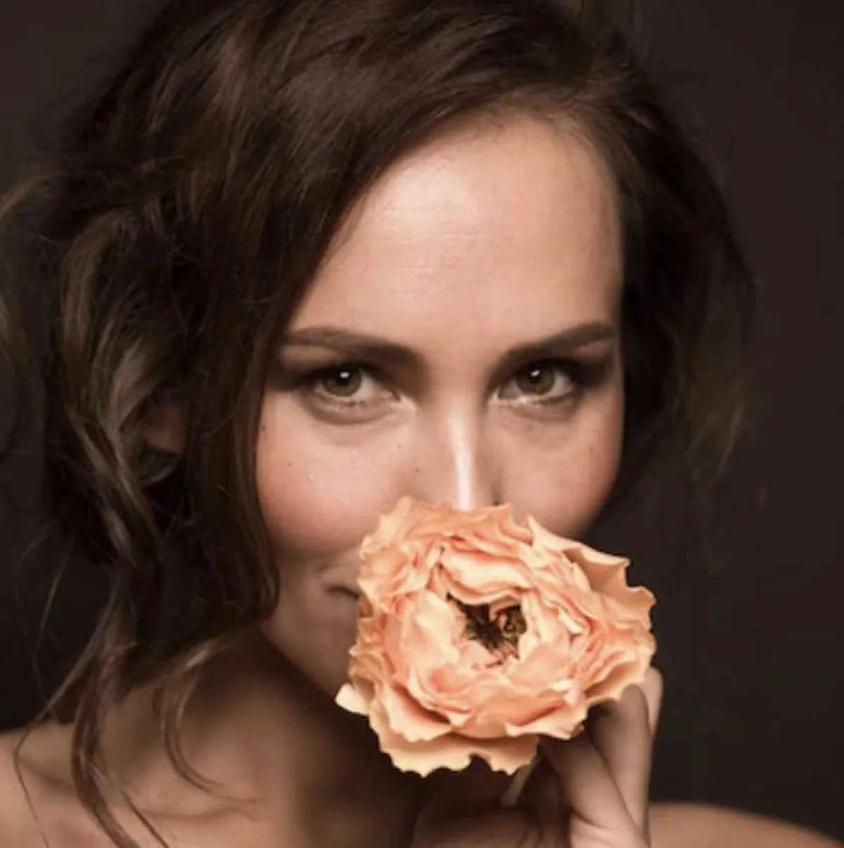 علاج تشقق الشفاه الدائم بالورد