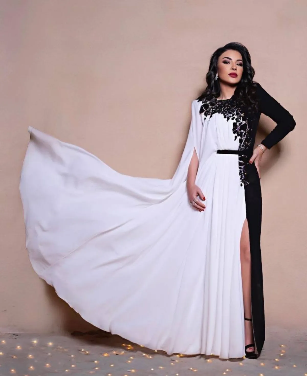 إطلالات النجمات بالأسود والأبيض