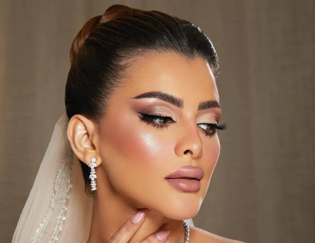 مكياج عيون سموكي وردي لعروس 2023