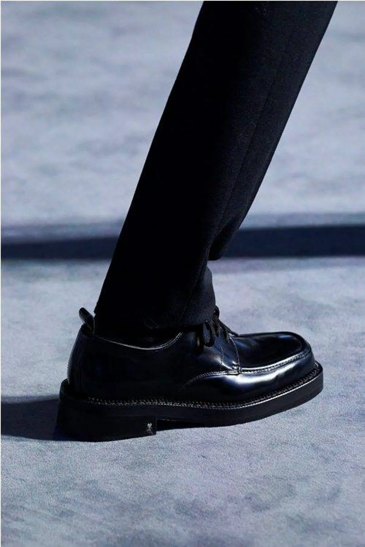 حذاء يليق بالمناسبات الفاخرة من آمي «Ami»