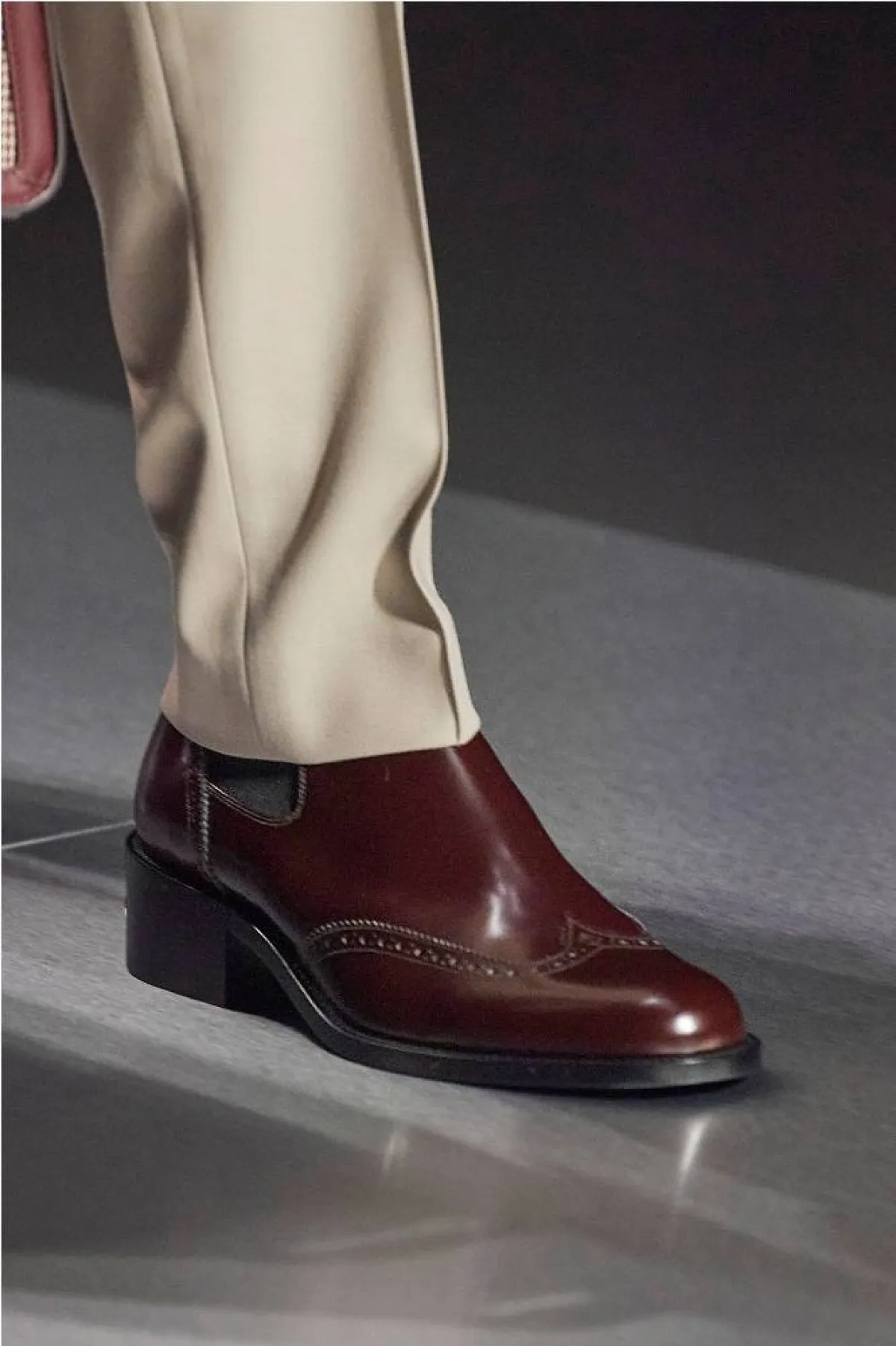 للرجل.. تصميمات أحذية تليق بالمناسبات الفاخرة من فندي «Fendi»