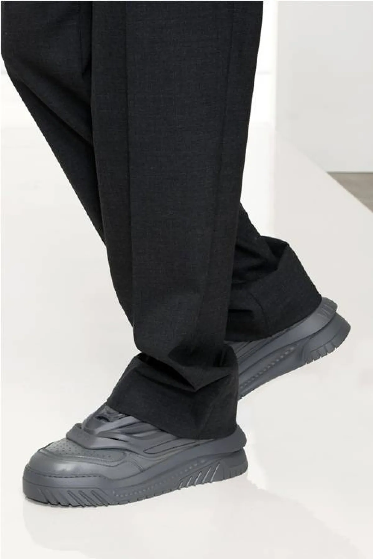 حذاء كاجوال ومريح من فيرساتشي «Versace»