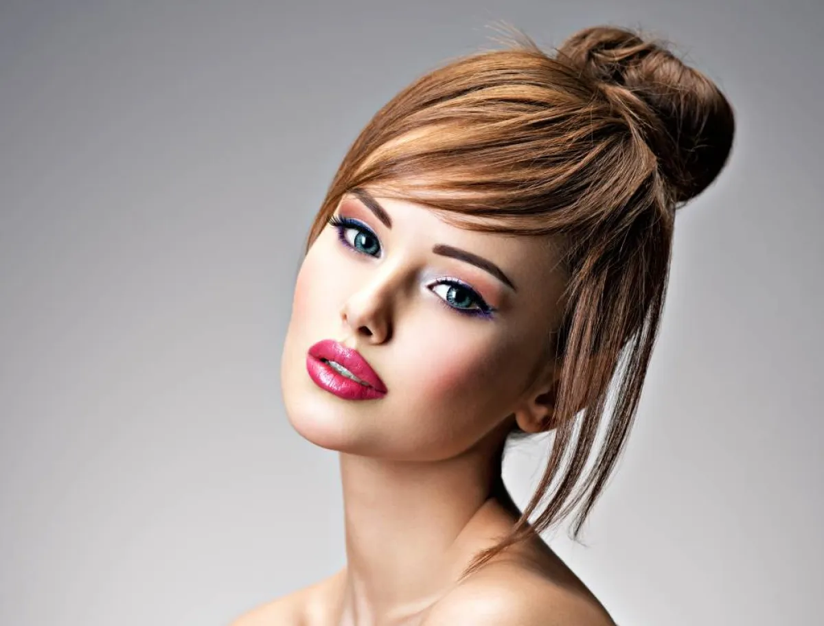 طريقة تطبيق مكياج العيون اللوزية الكبيرة بالخطوات