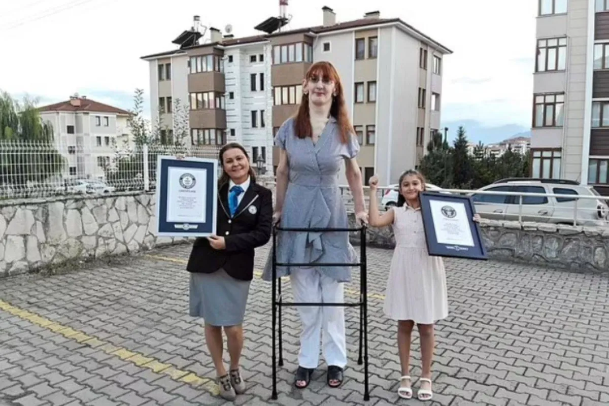 أطول امرأة بالعالم