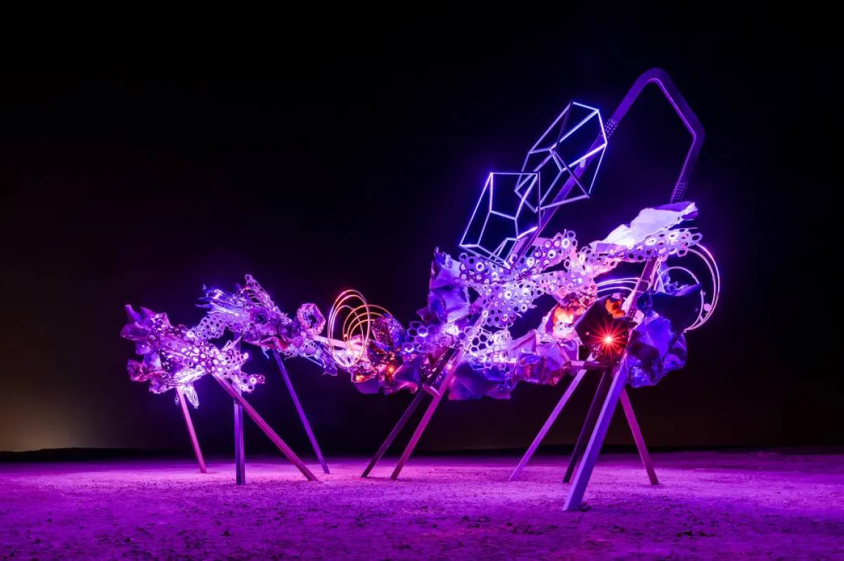 عمل الفنان البلجيكي آرني كوينز بعنوان الواحة