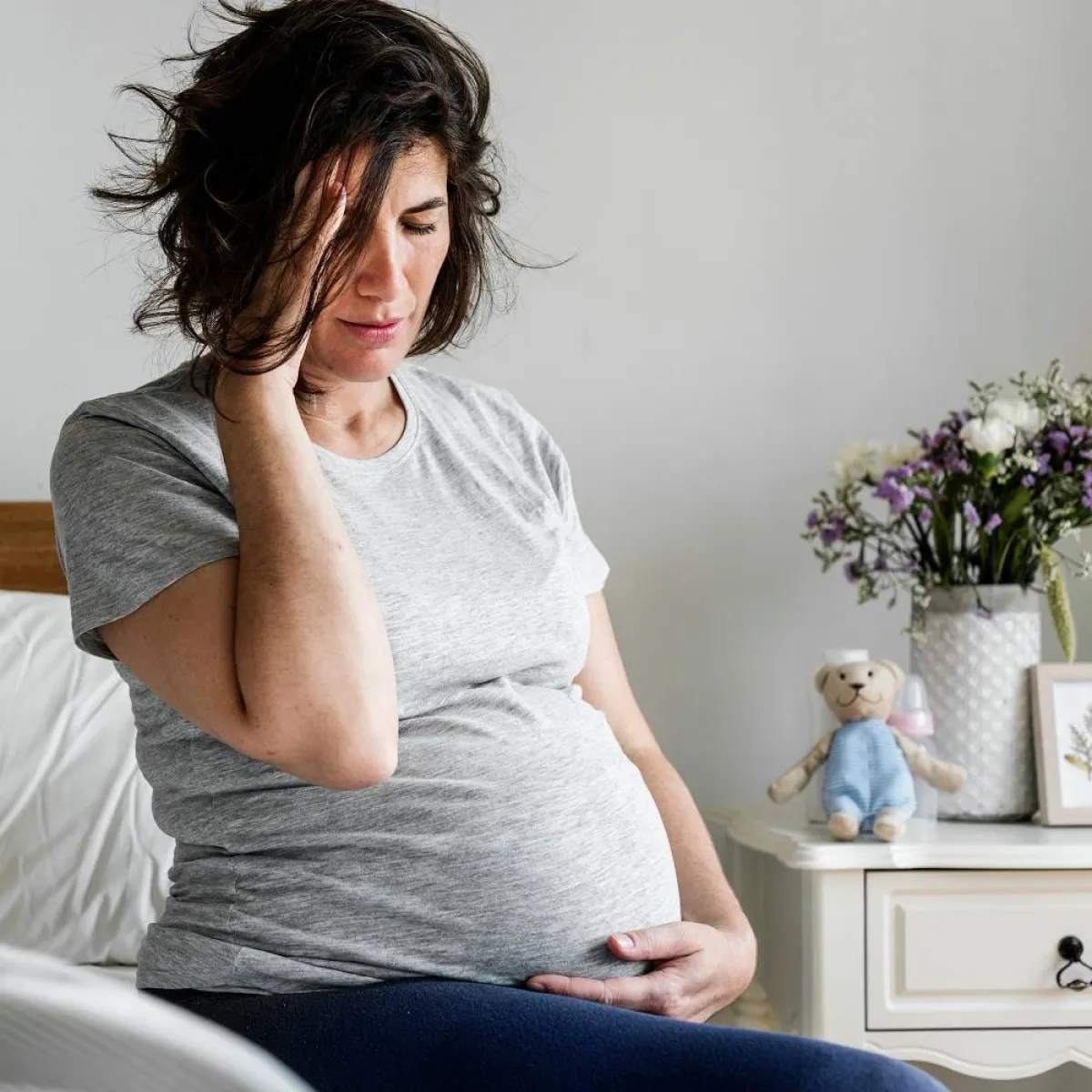 صورة تعبيرية عن صداع الحامل