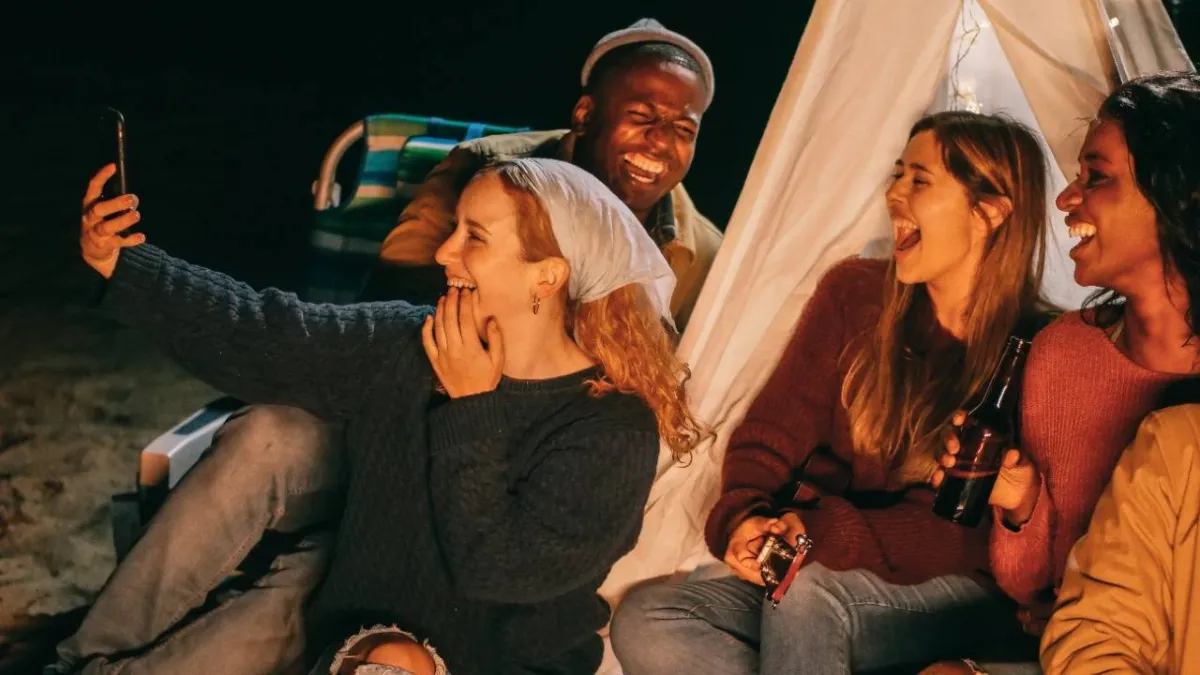 عوامل تؤدي لإنهاء العلاقة بين الأصدقاء