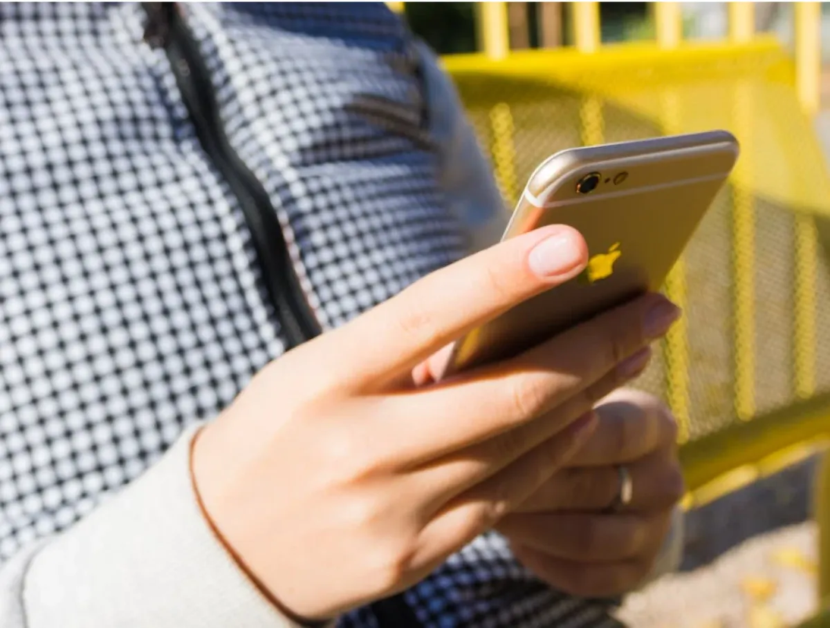 Apple تعتزم تغيير عبارة "Hey Siri" لـ "Siri" فقط - الصورة من  pexels