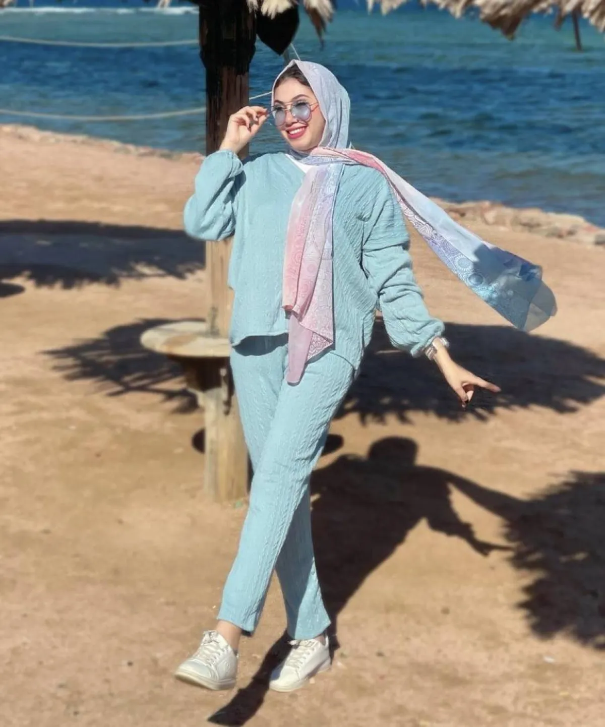 مي عبدالفتاح باطلالة مونكروم