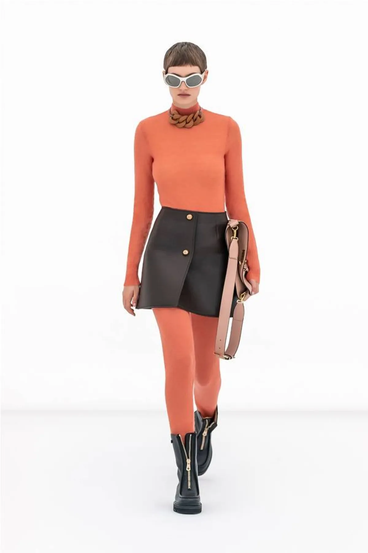 تنانير قصيرة لإطلالة أنثوية في الشتاء المقبل من فيراغامو Ferragamo