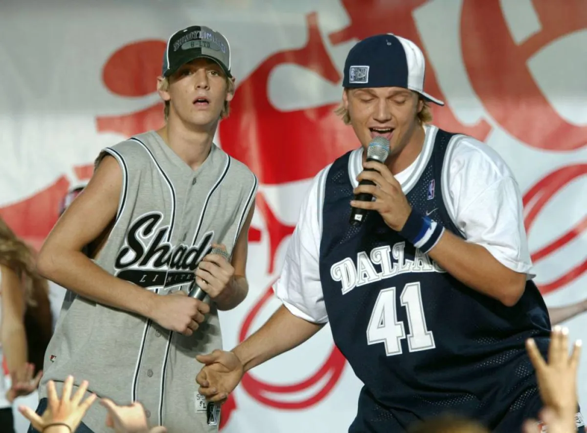 NEW YORK - SEPTEMBER 6: Backstreet Boy band member Nick Carter (R) joins his younger brother Aaron on stage for the final song in a concert sponsored by Hasbro at the South Street Seaport September 6, 2003 in New York City. (Photo by Stuart Ramson/Getty Images) Stuart Ramson / Getty Images North America / Getty Images via AFP