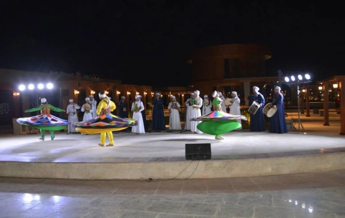 التنورة والدبكة والسمسمية وبنات بحري