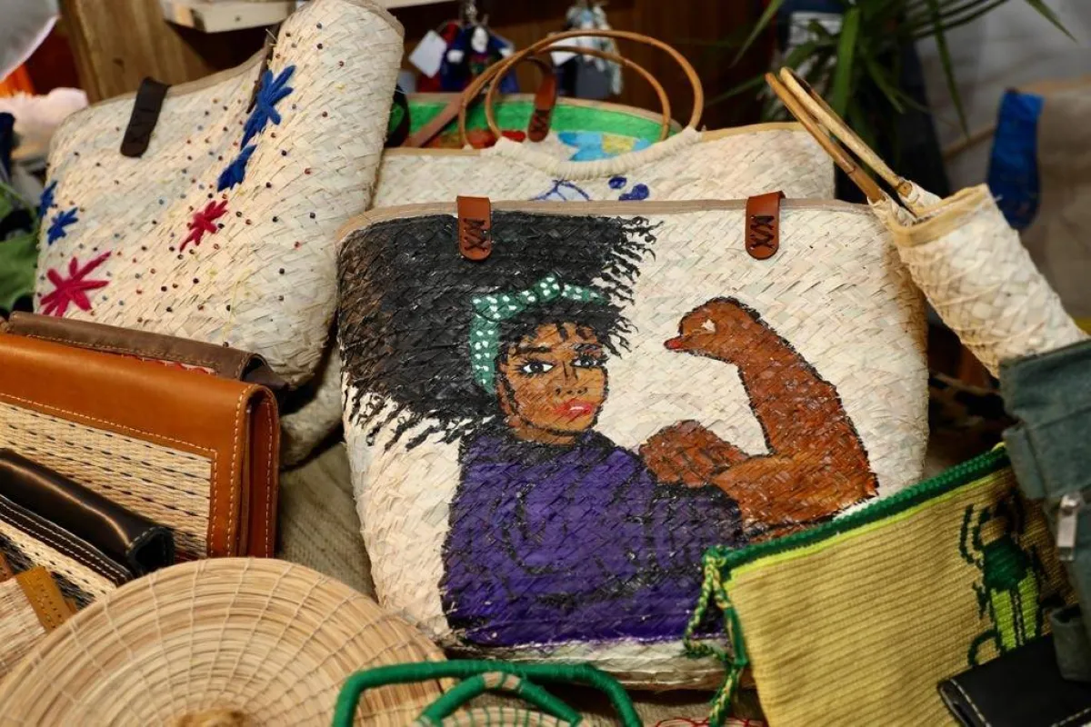 التنورة والدبكة والسمسمية وبنات بحري