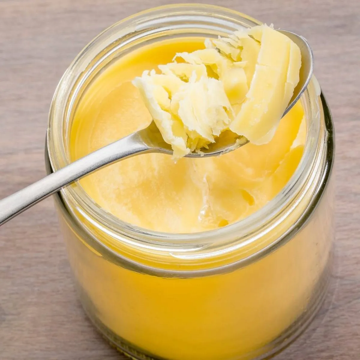 صورة لبرطمان يحوي سمنا