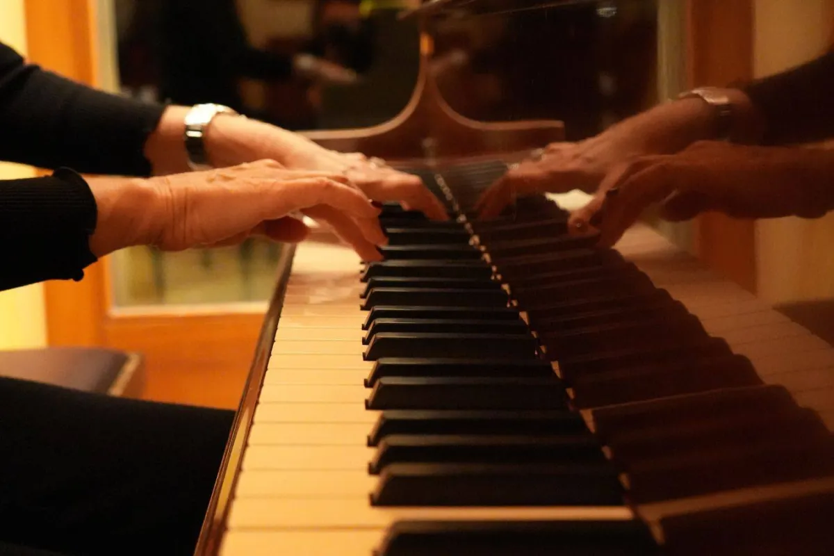 عازف البيانو