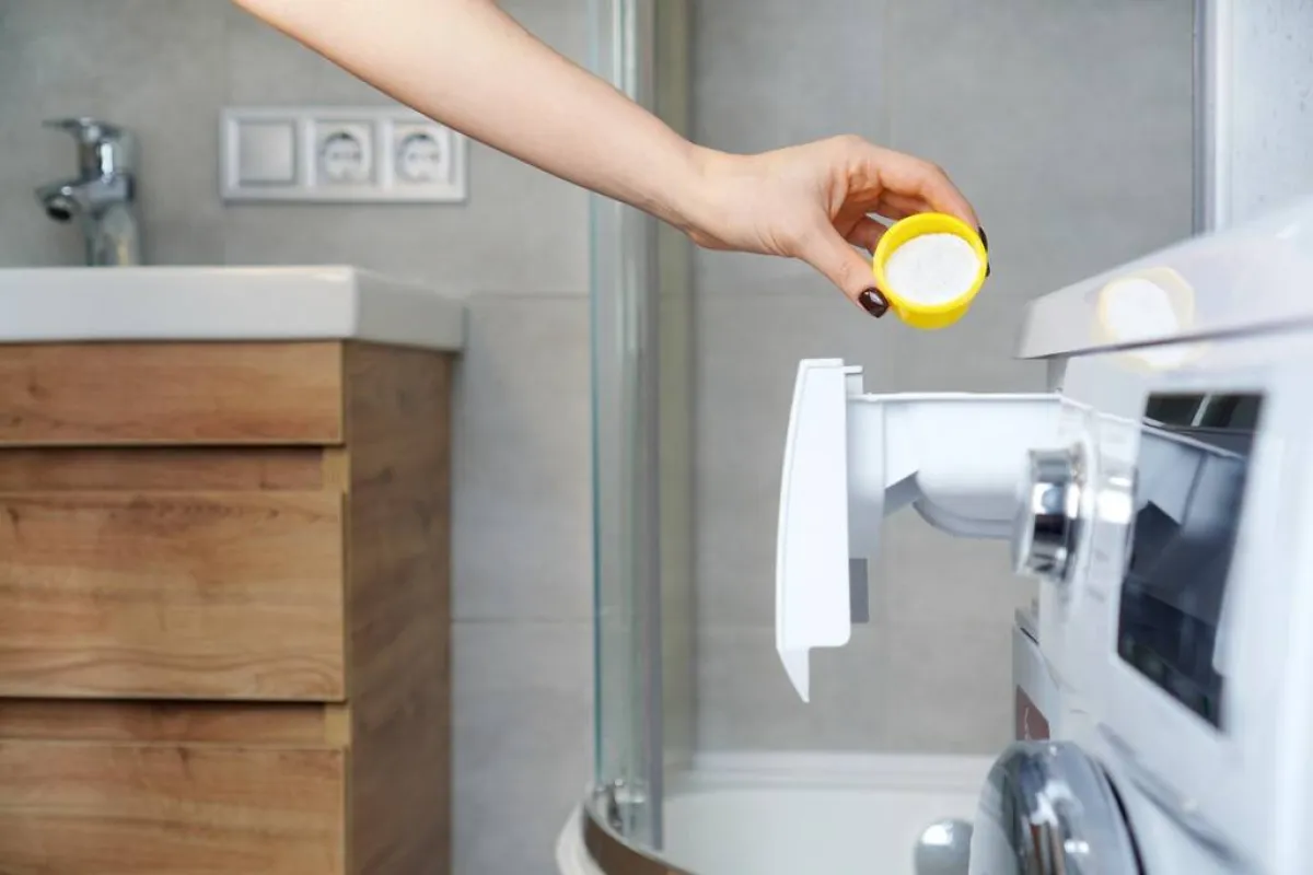 إضافة منظّف الغسيل إلى درج الغسّالة