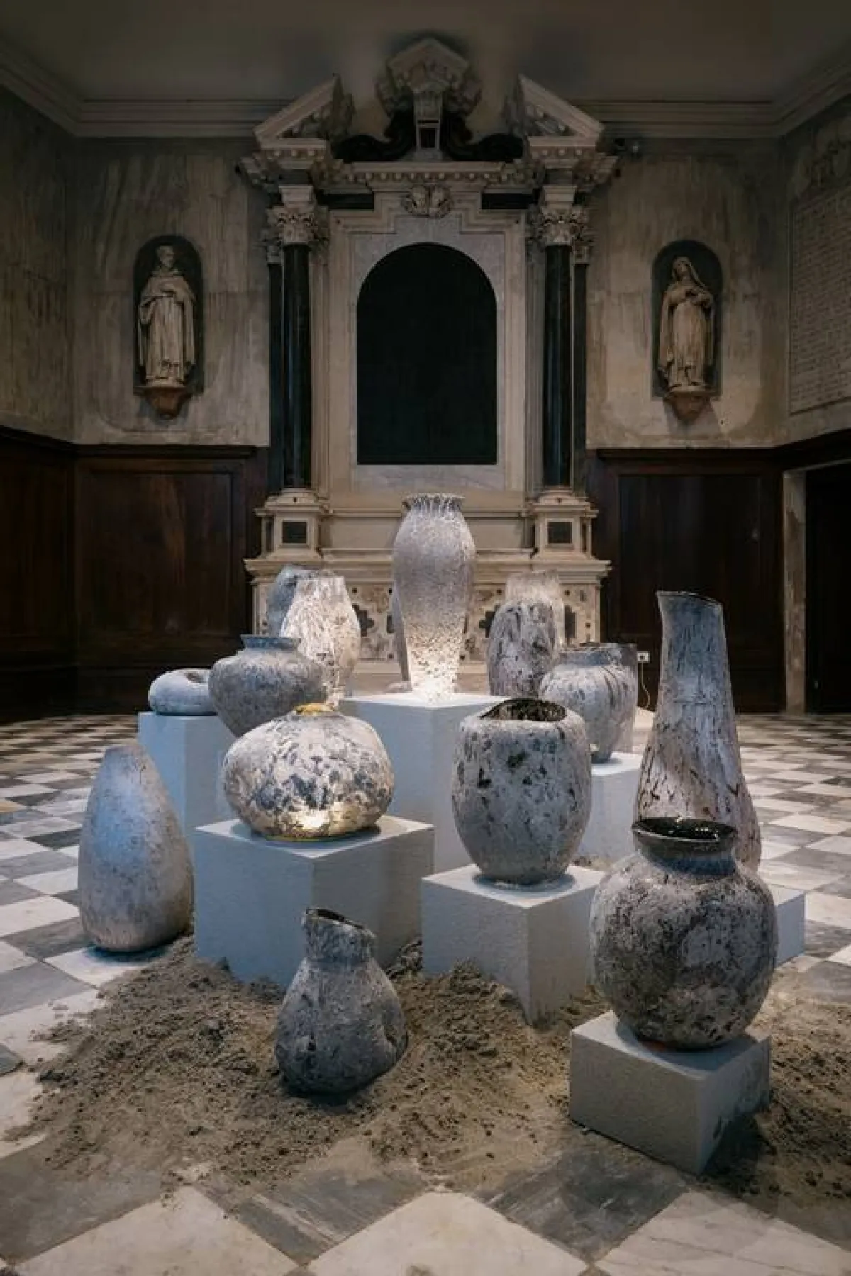 «الجرار»، في معرض الشقيقتين الأول