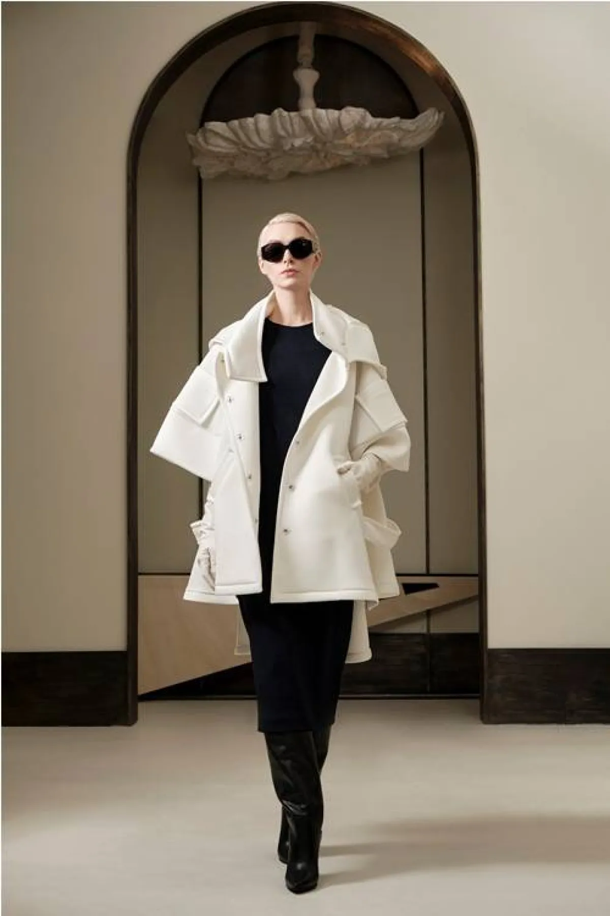 تنسيق  الجاكيت الأبيض من يوداشكن Yudashkin