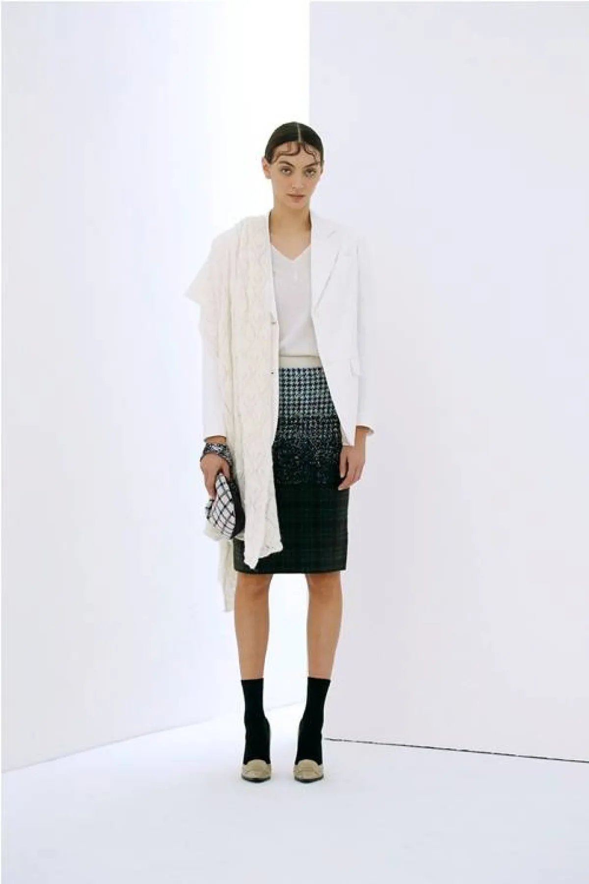 تنسيق الجاكيت الأيض من ليبور جابالا Lebor Gabala