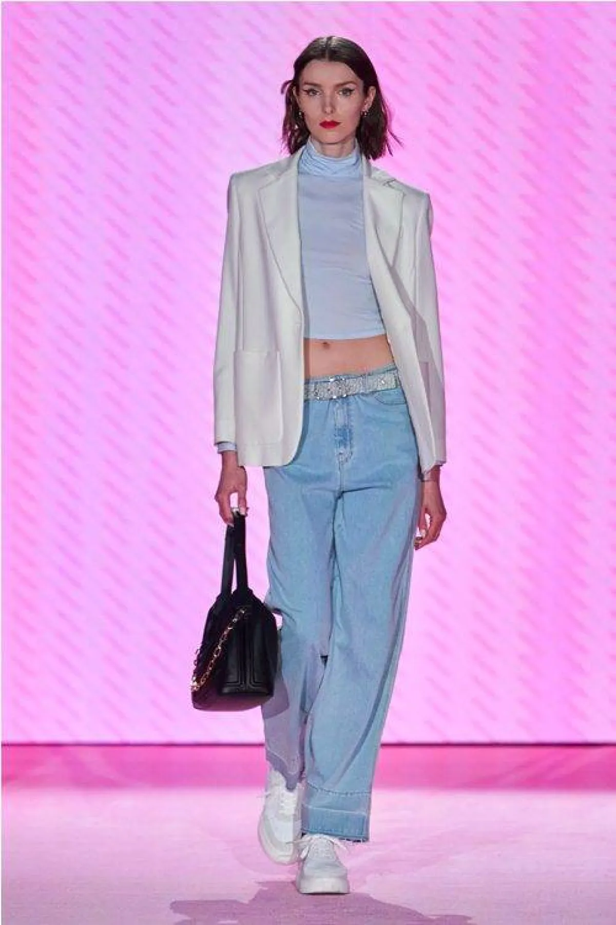 تنسيق الجاكيت الأبيض من مارك كين Marc Cain