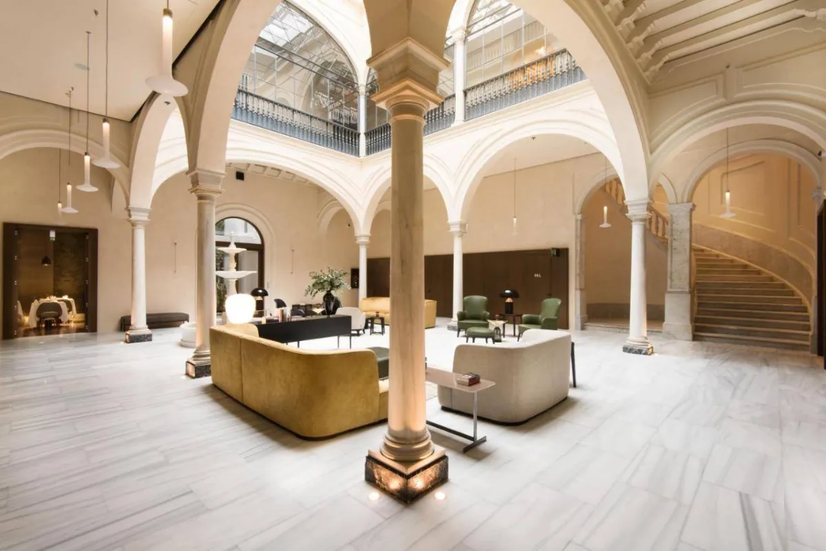 اللوبي في فندق ميرسر سيفيلا