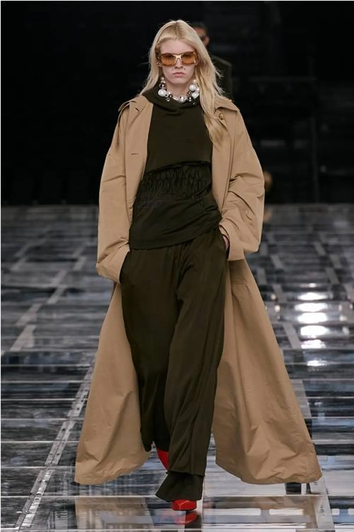 تنسيق الأخضر مع البيج من جيفنشي Givenchy