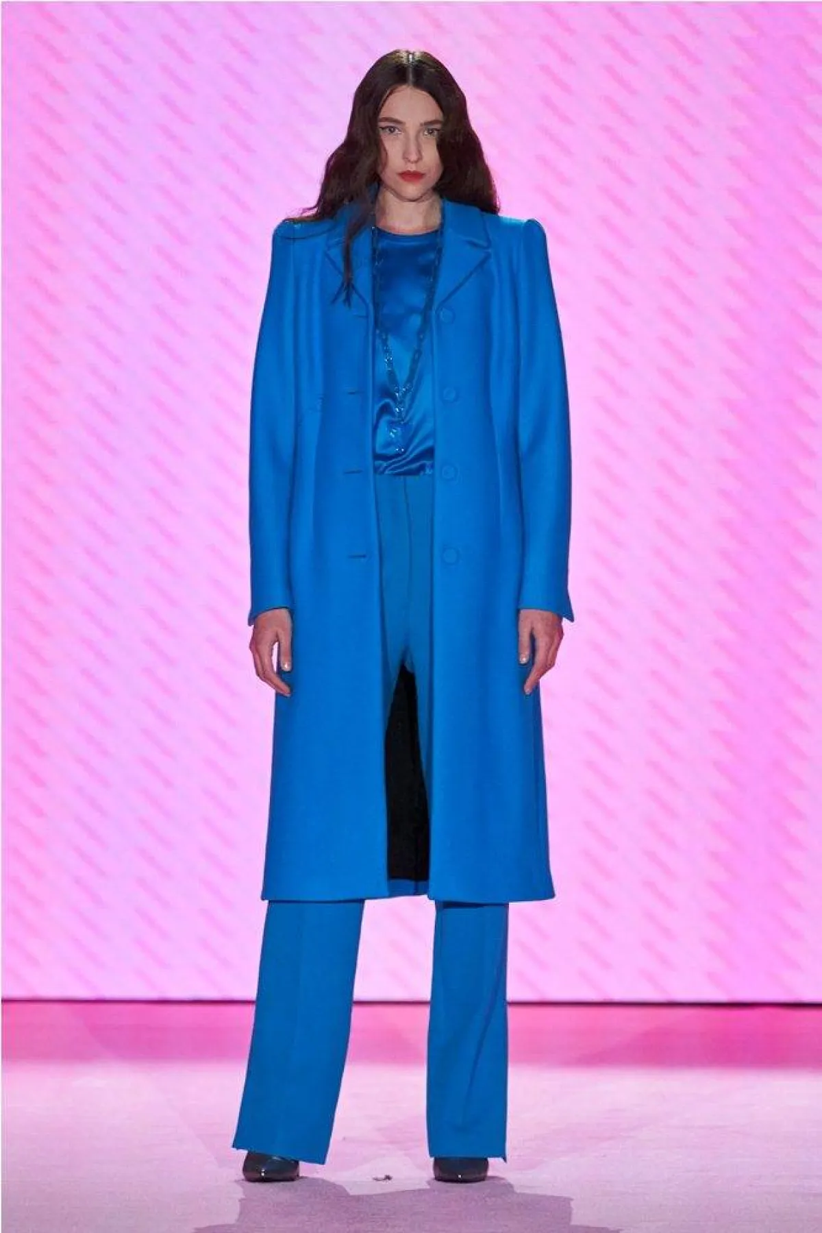 موديلات معاطف بالون الأزرق من مارك كين Marc Cain