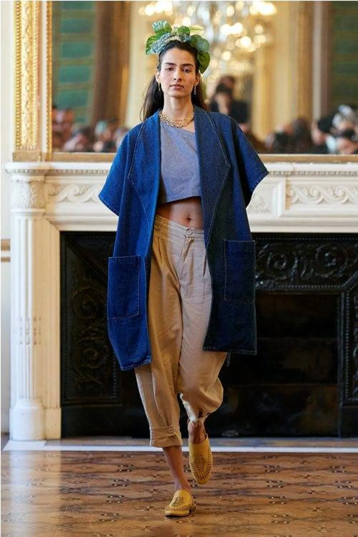 معطف باللون الأزرق من ستريت فاشن Street Fashion