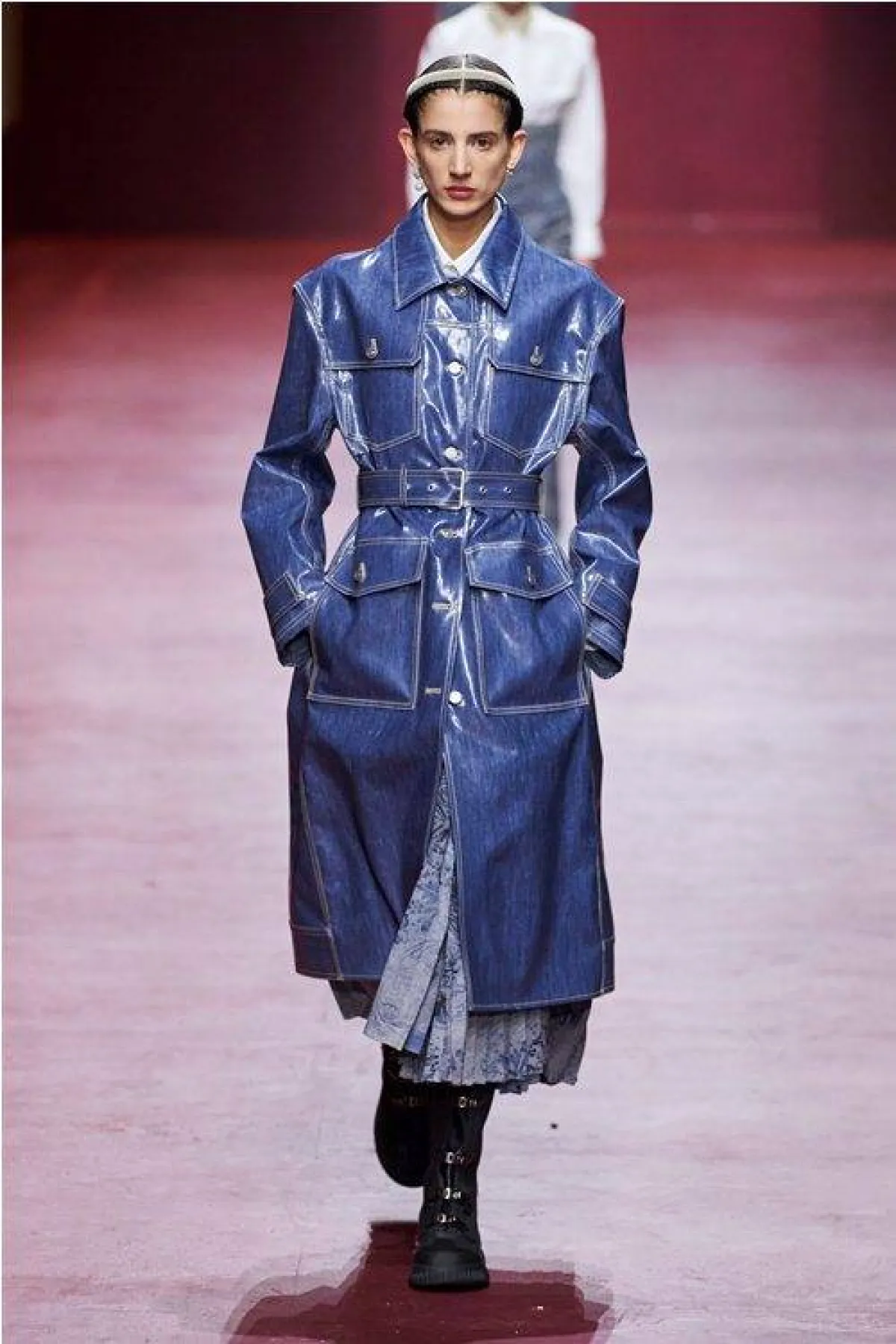 المعطف باللون الأزرق من كريستيان ديور Christian Dior