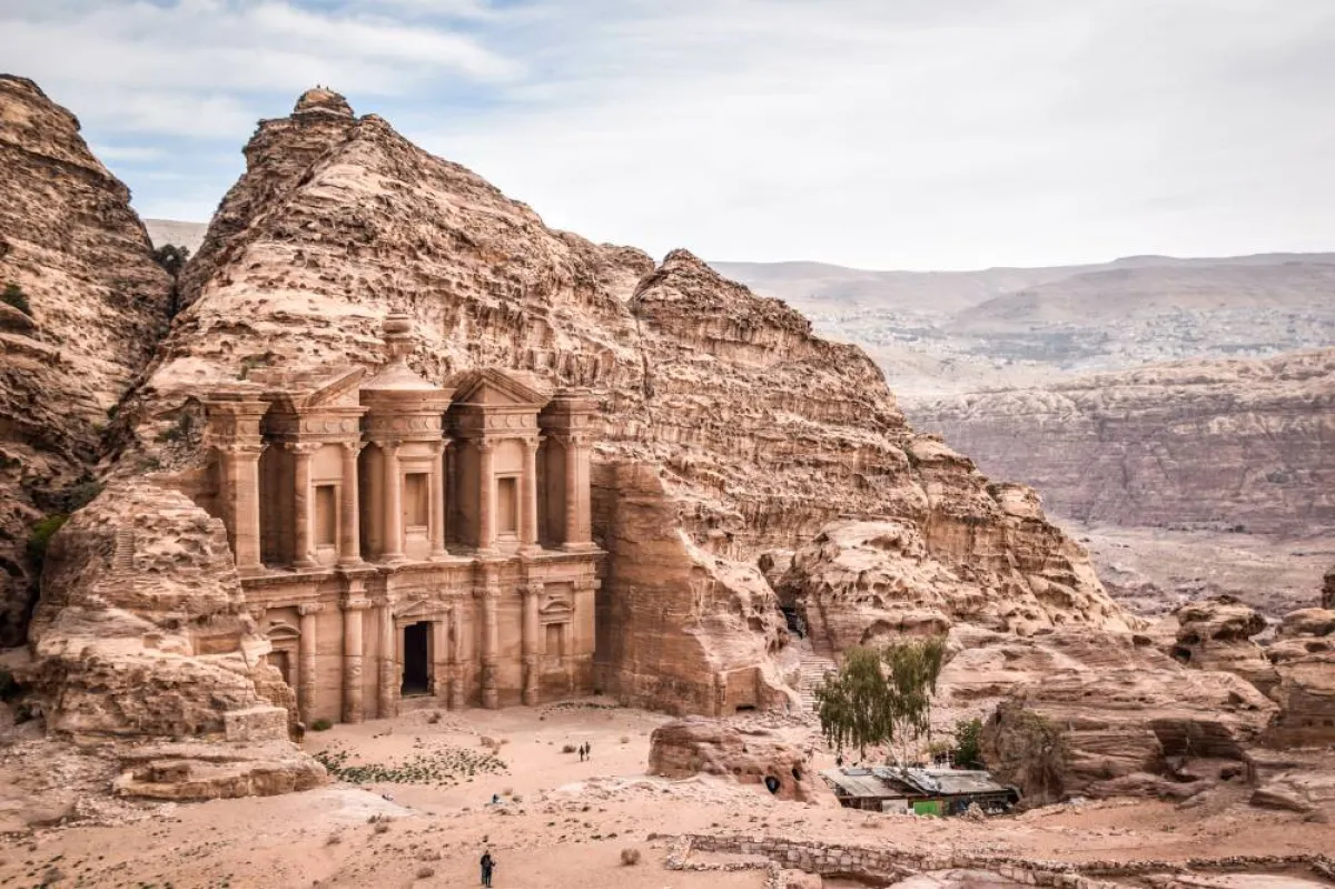 زيارة الأماكن الأثرية في البتراء