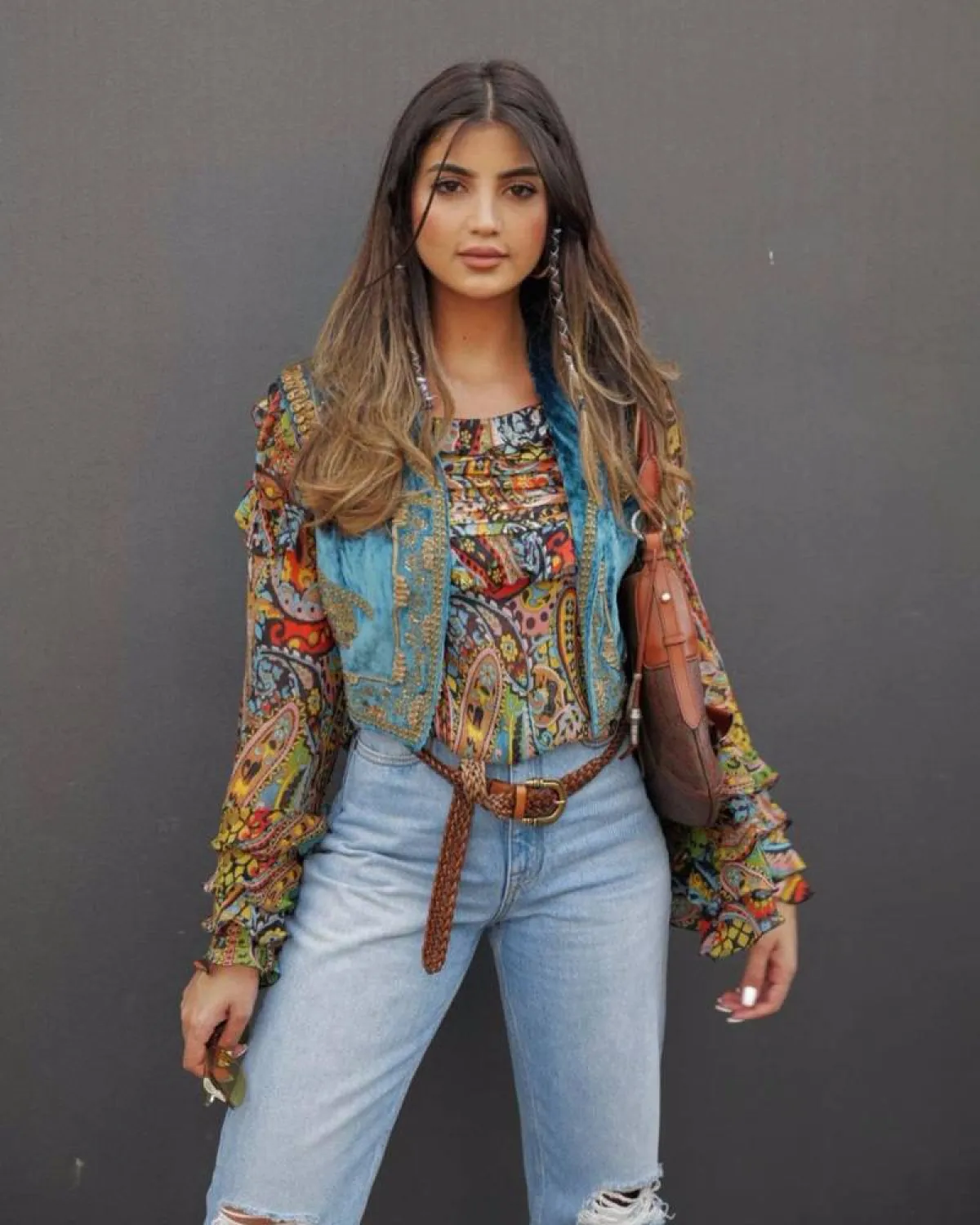 علا فرحات بإطلالة كاجوال ملونة 