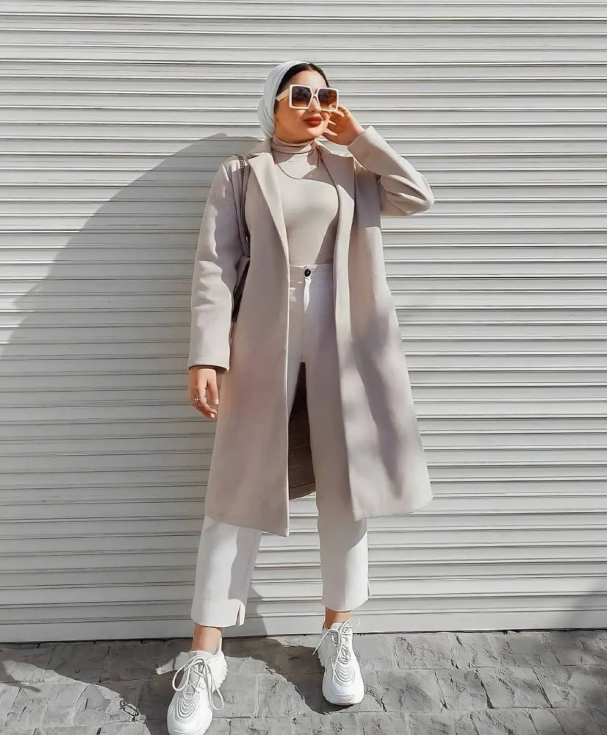 إطلالات باللون البيج للمحجبات