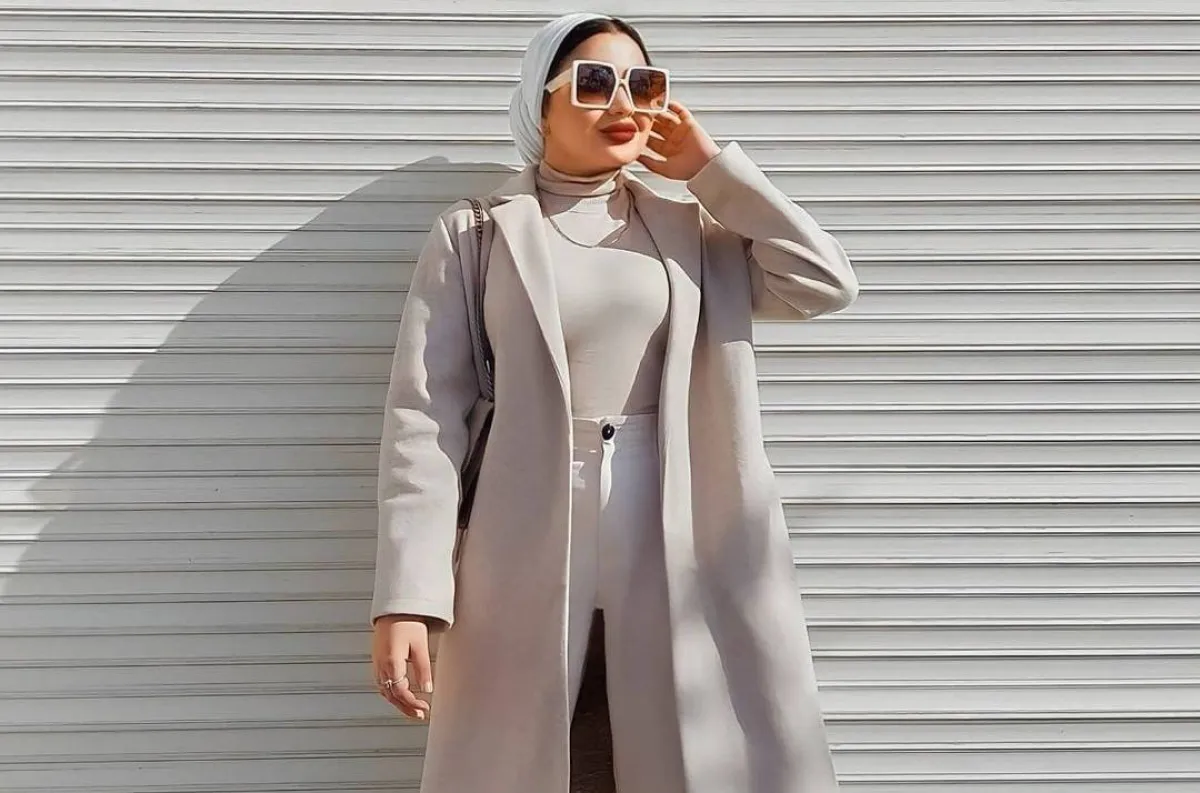 إطلالات باللون البيج للمحجبات