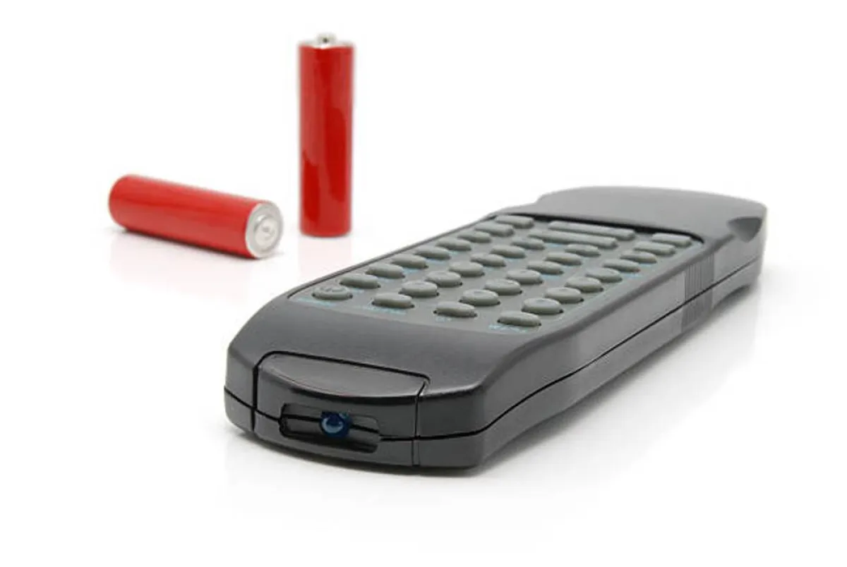 صورة لبطاريات صغيرة كمصدر خطر