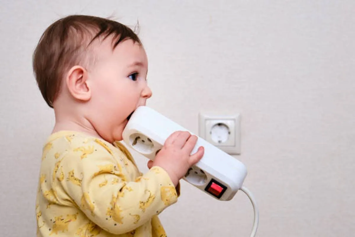 صورة لطفل يتعرض لخطر منزلي