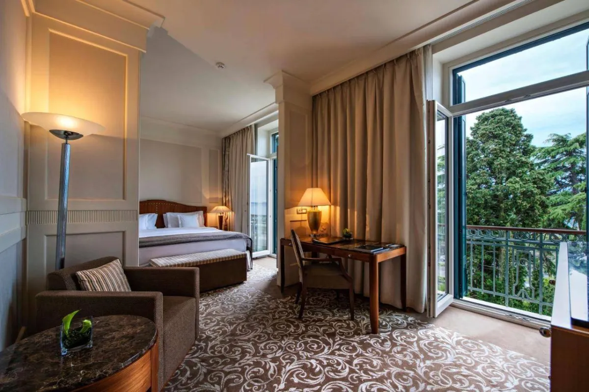 فندق كمبينسكي بليس بورتوروز