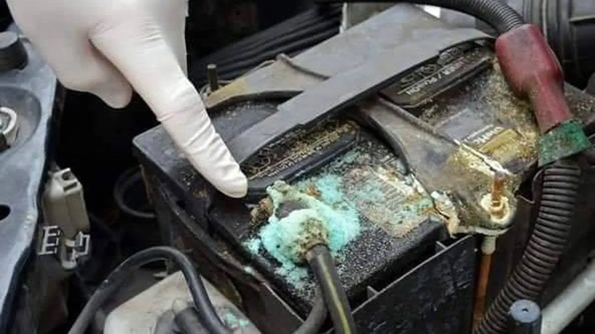 كيف نقرأ تراكم الأملاح على بطارية السيارة؟