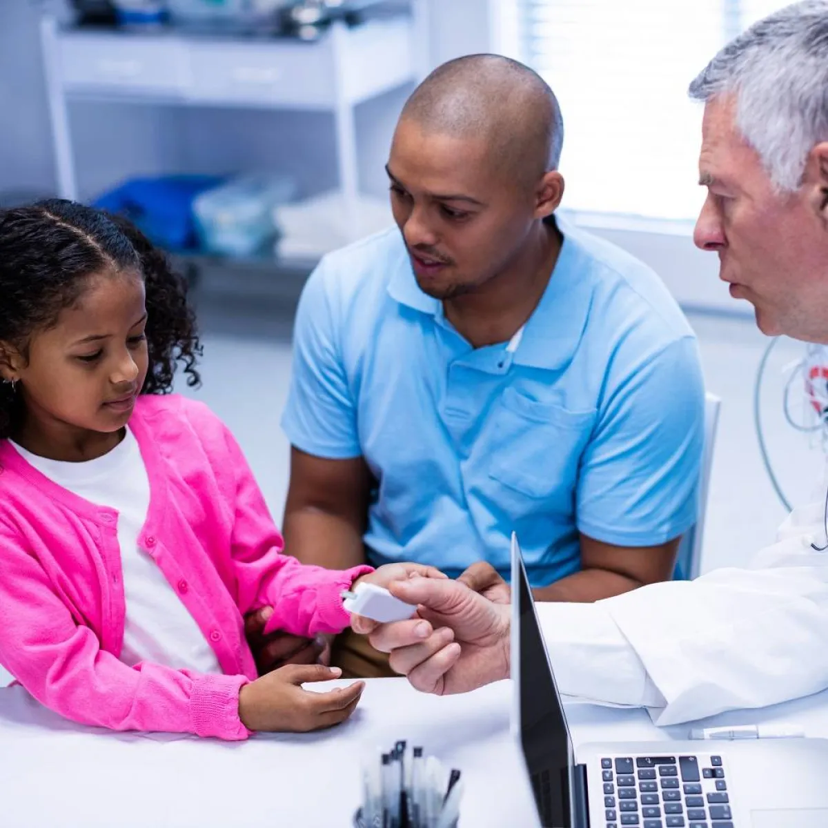 صورة لطفلة مريضة 