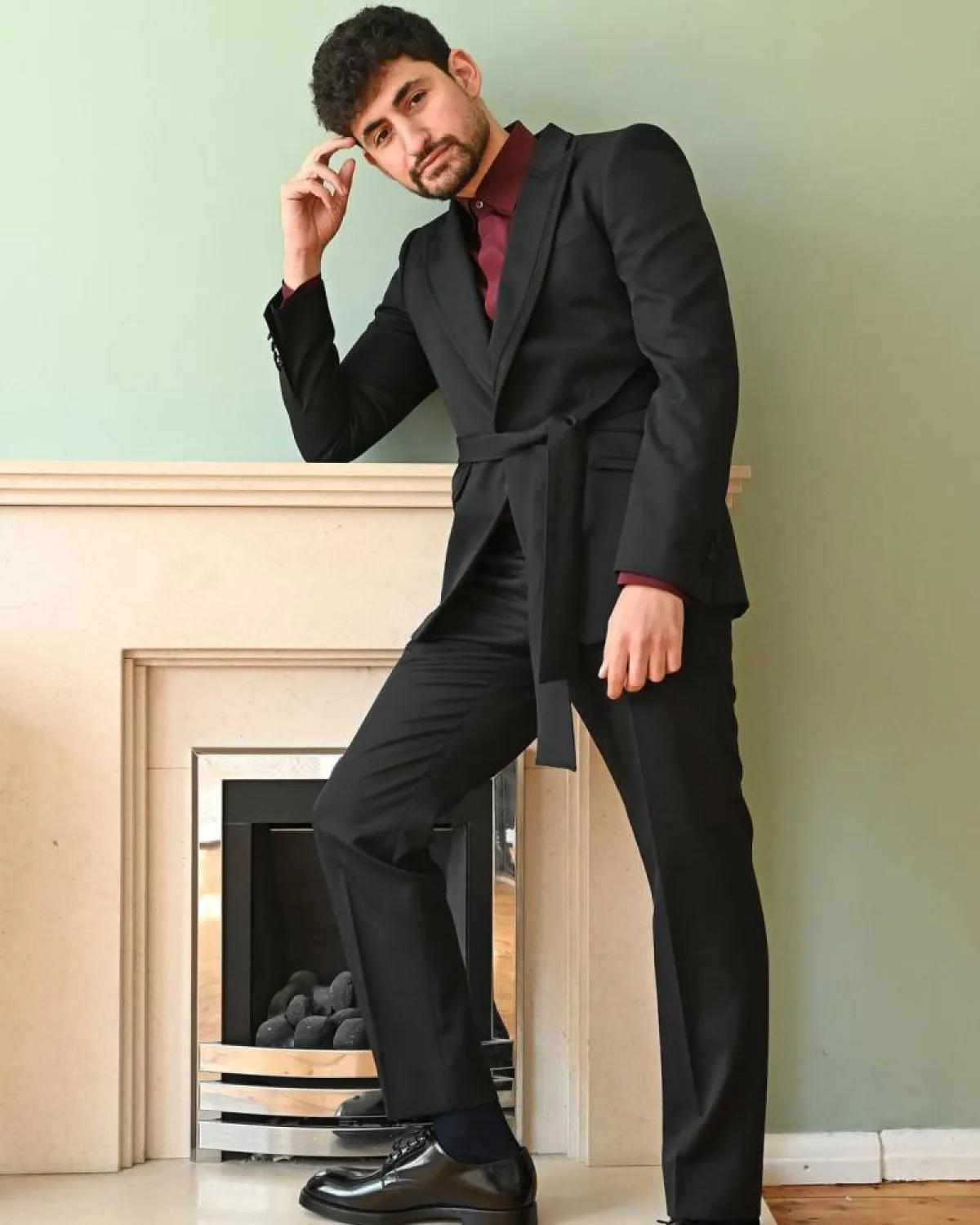 أمير المصري بإطلالة كلاسيكية باللون الأسود 