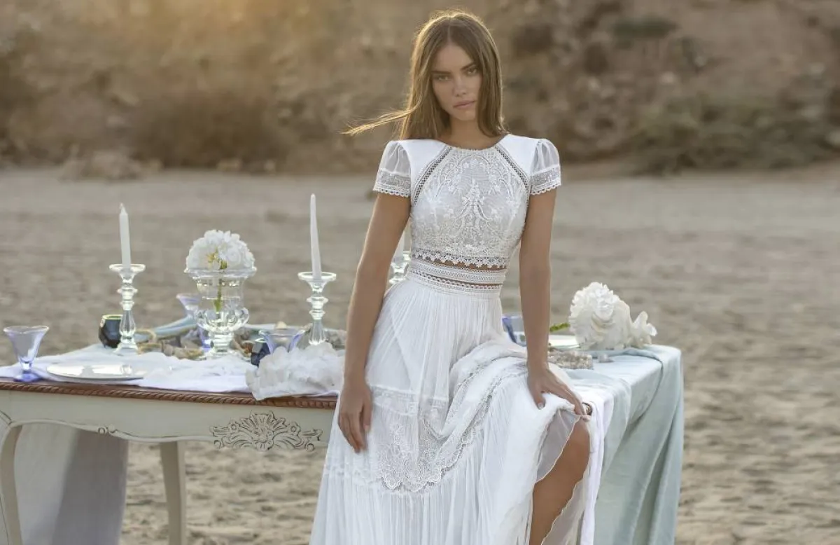 موديلات فساتين زفاف بقطعتين