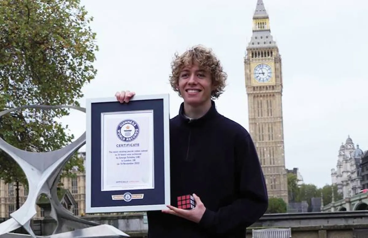 عشريني يفك شفرة 6931 مكعب روبيك في 24 ساعة يحطم رقما قياسيا عالميا في غينيس - الصورة من موقع غينيس