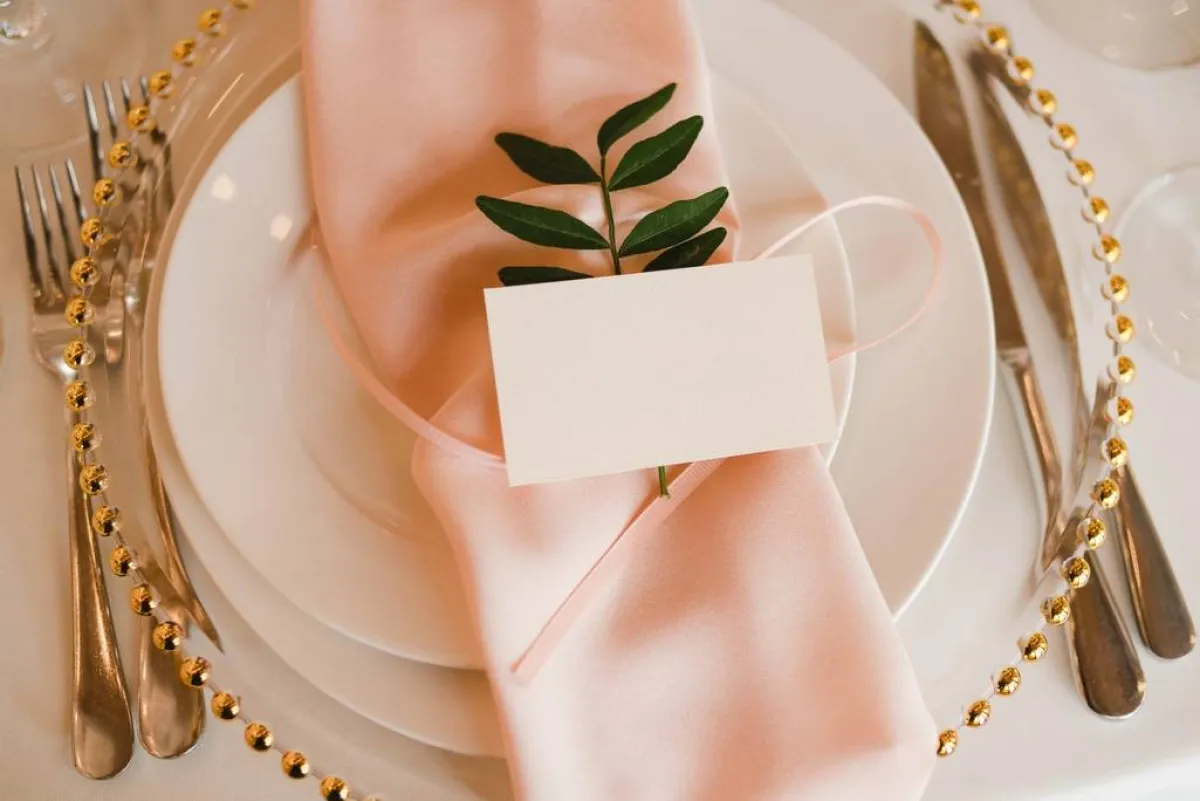 أدوات المائدة  في العرس