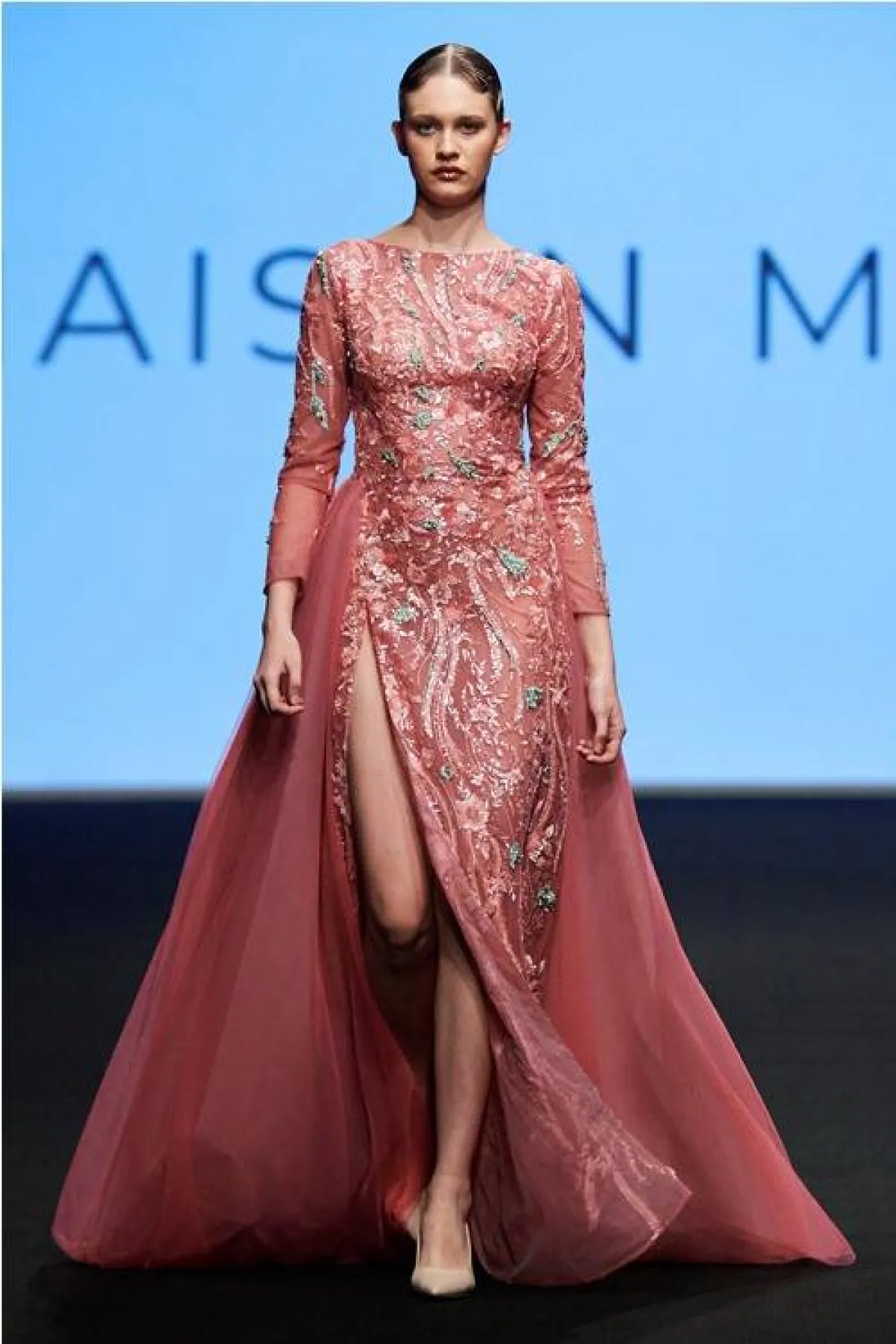 فستان خطوبة مطرَّز من مداين «Madaen»